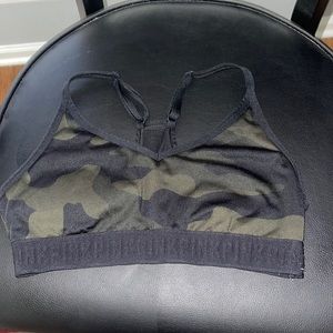 PINK camo racerback sports bra! Size M! Great condition and looks nearly new!